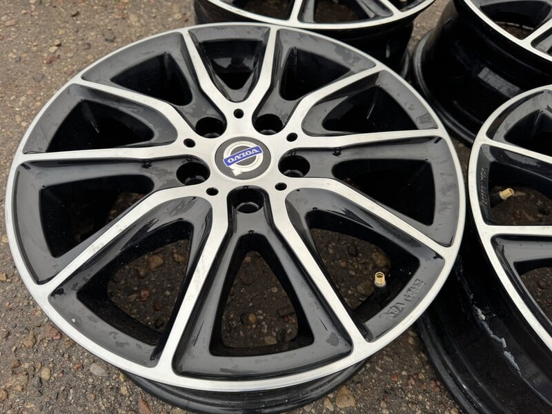 Photo 2 - Volvo Siunciam, 6.5J ET48 light alloy R16 rims