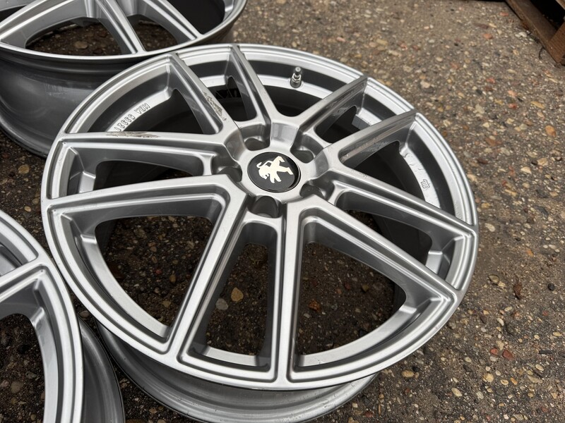 Photo 3 - Peugeot Siunciam, 7.5J ET45 light alloy R18 rims