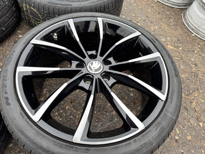 Photo 3 - Skoda Siunciam, 8J ET45 light alloy R19 rims