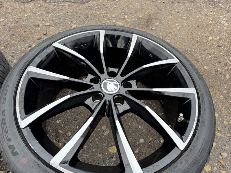 Photo 4 - Skoda Siunciam, 8J ET45 light alloy R19 rims