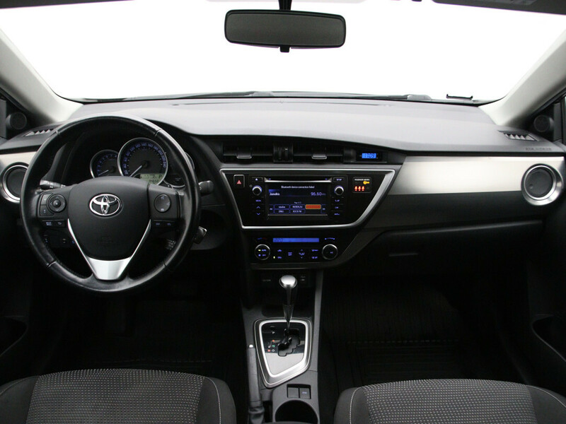 Photo 2 - Toyota Auris 2013 y Hatchback