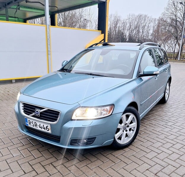 Фотография 1 - Volvo V50 2010 г Универсал