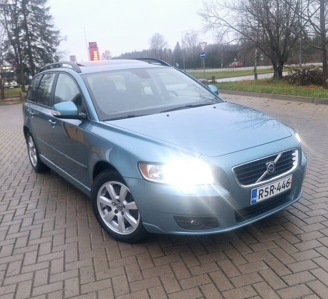 Фотография 4 - Volvo V50 2010 г Универсал