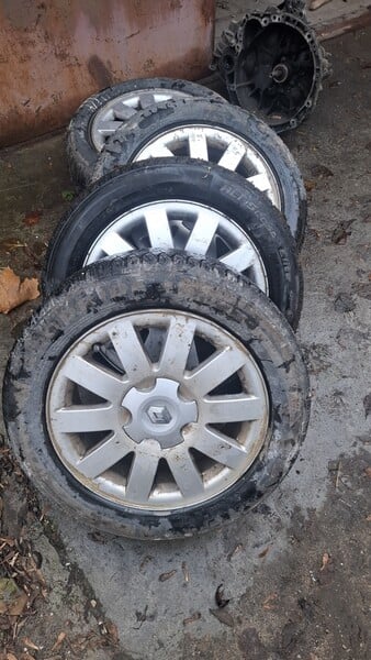 Photo 4 - Renault Laguna light alloy R16 rims