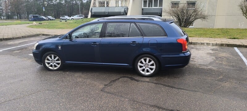 Photo 3 - Toyota Avensis 2004 y Wagon