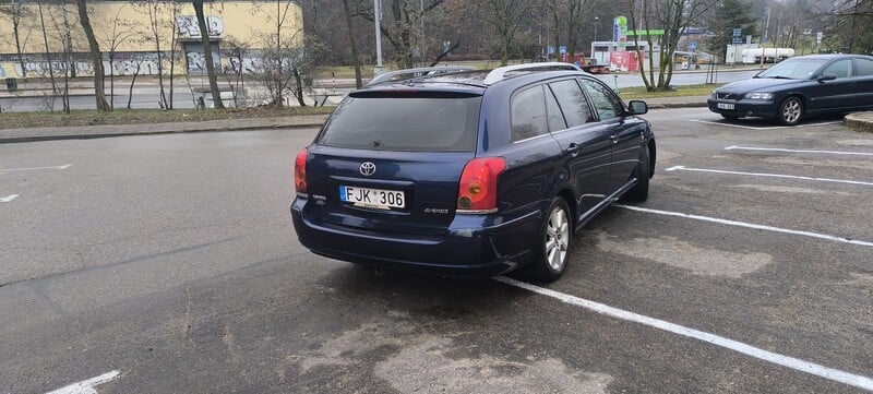 Photo 4 - Toyota Avensis 2004 y Wagon