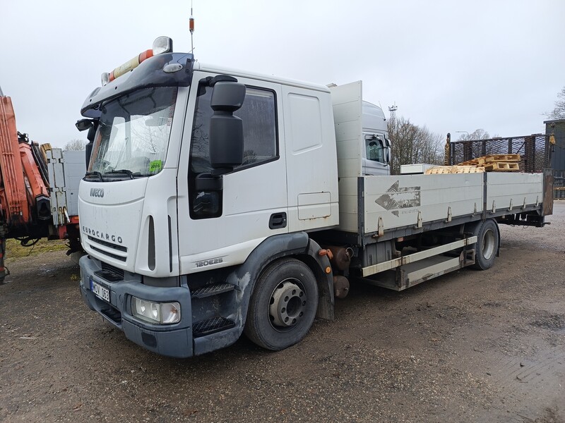 Photo 2 - Iveco 120E25 2008 y Flatbed