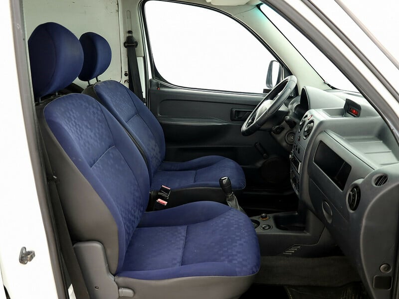 Photo 6 - Peugeot Partner 2008 y Combi minibus