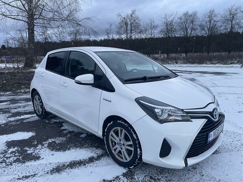 Фотография 7 - Toyota Yaris III 2015 г