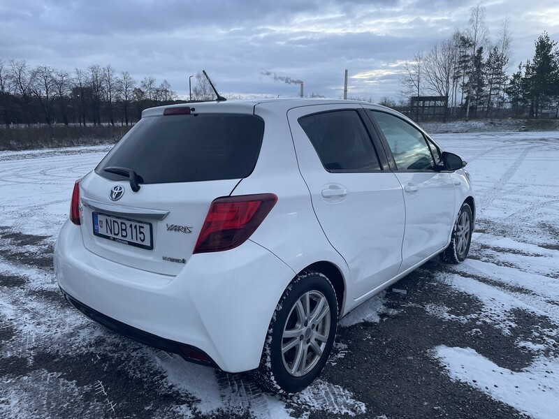 Фотография 10 - Toyota Yaris III 2015 г