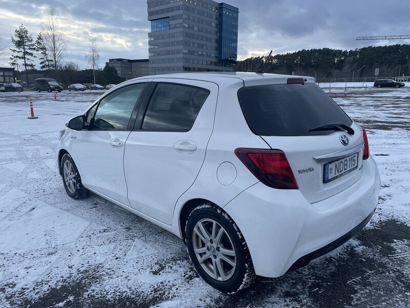 Фотография 3 - Toyota Yaris III 2015 г