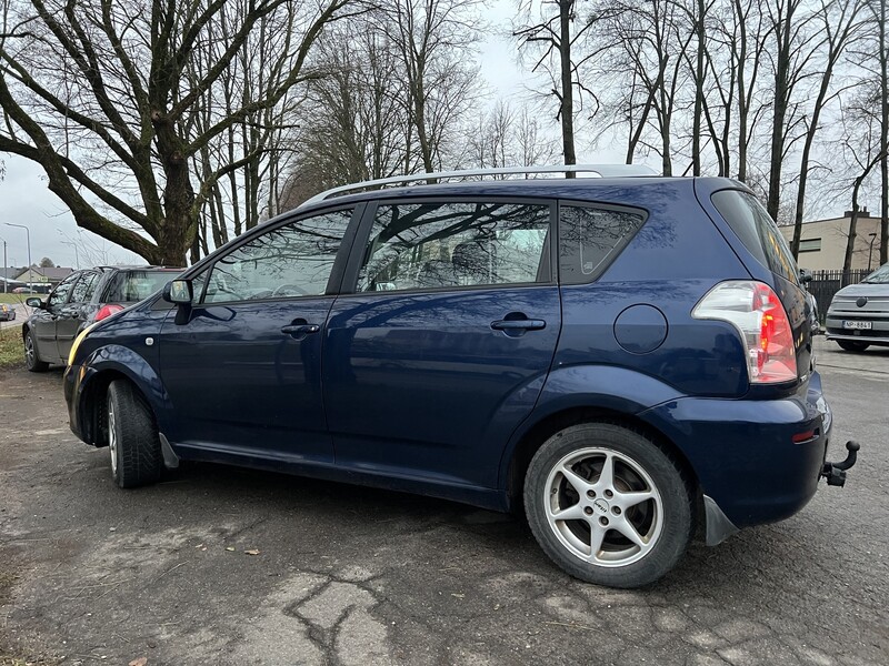 Photo 6 - Toyota Corolla Verso 2006 y Van