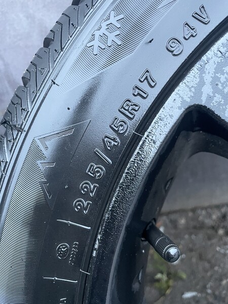 Photo 5 - Light alloy R17 rims