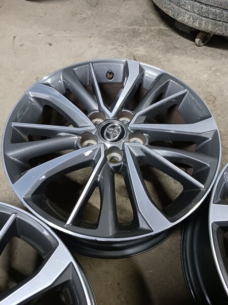 Photo 3 - Toyota Avensis light alloy R17 rims