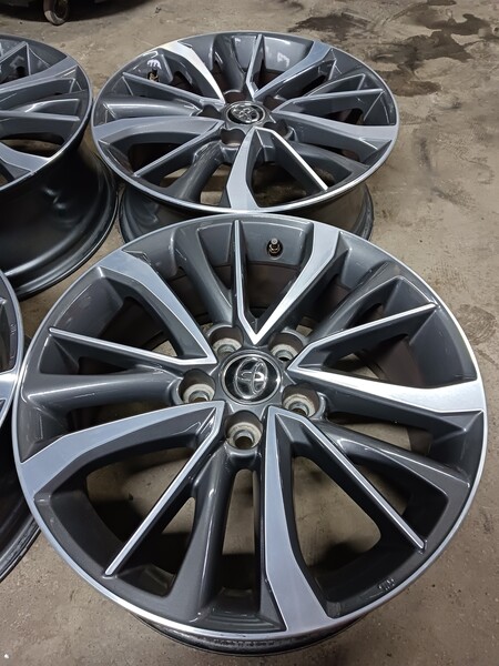 Photo 6 - Toyota Avensis light alloy R17 rims