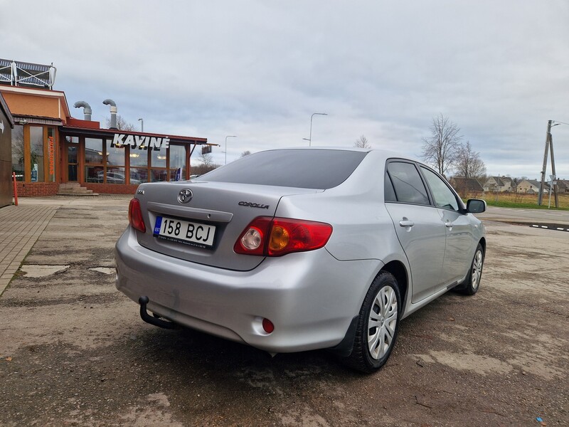 Photo 3 - Toyota Corolla 2010 y Sedan