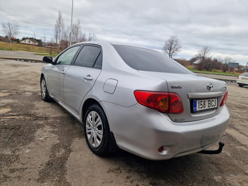 Photo 4 - Toyota Corolla 2010 y Sedan