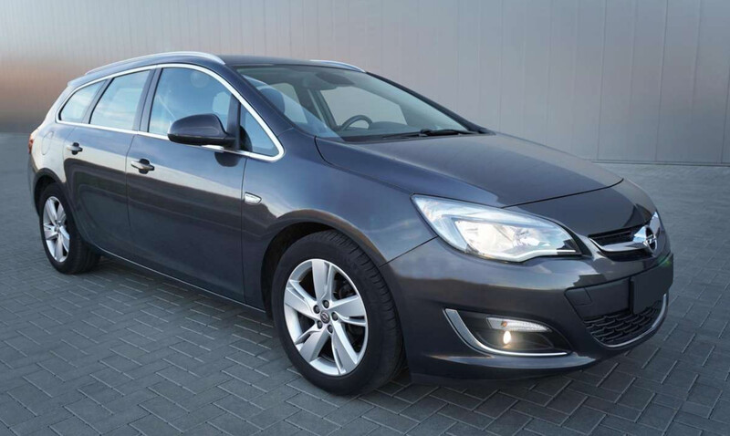 Фотография 3 - Opel Astra 2013 г Универсал