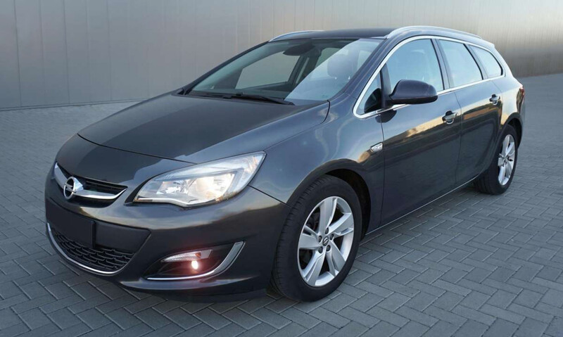 Фотография 1 - Opel Astra 2013 г Универсал