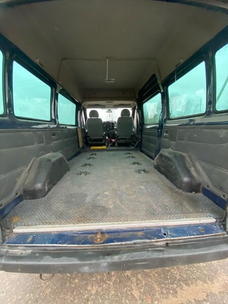 Photo 5 - Ford Transit 2005 y Minibus