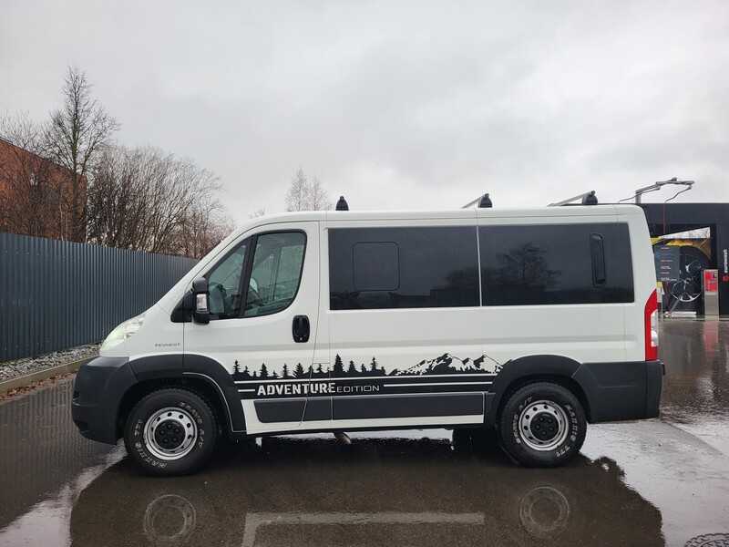 Photo 2 - Peugeot Boxer 2009 y Minibus