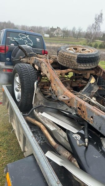 Photo 15 - Nissan Terrano 2000 y parts