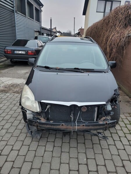 Photo 3 - Toyota Corolla Verso I D4d 2002 y