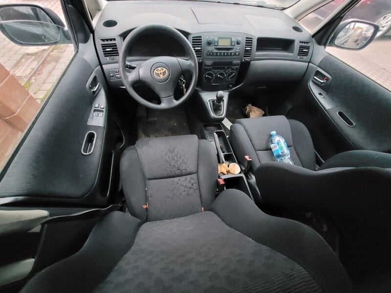 Photo 6 - Toyota Corolla Verso I D4d 2002 y