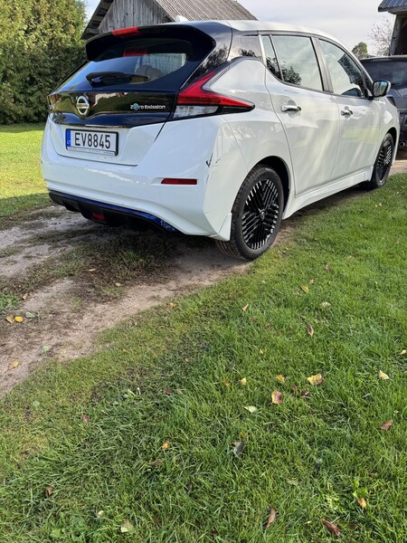 Фотография 2 - Nissan Leaf 2021 г Хэтчбек