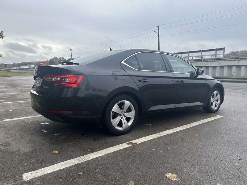 Photo 6 - Skoda Superb 2020 y Wagon