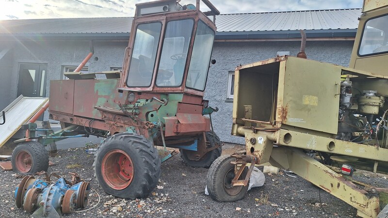 Photo 2 - Fortschritt 302.303 1989 y Tractor