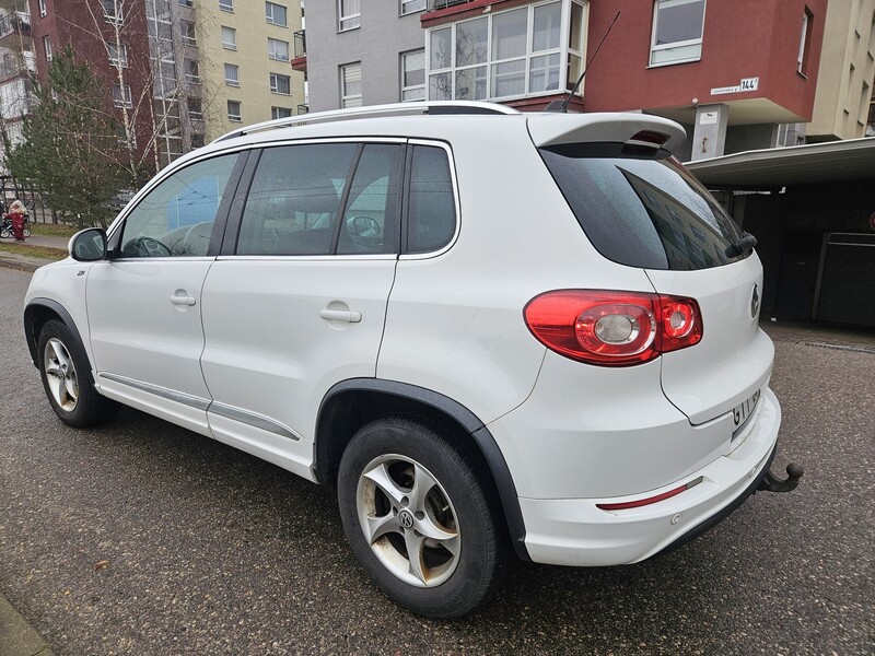 Photo 2 - Volkswagen Tiguan 2010 y Off-road / Crossover