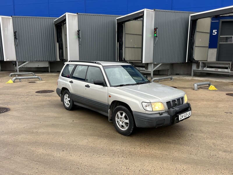 Photo 1 - Subaru Forester 10600 2000 y