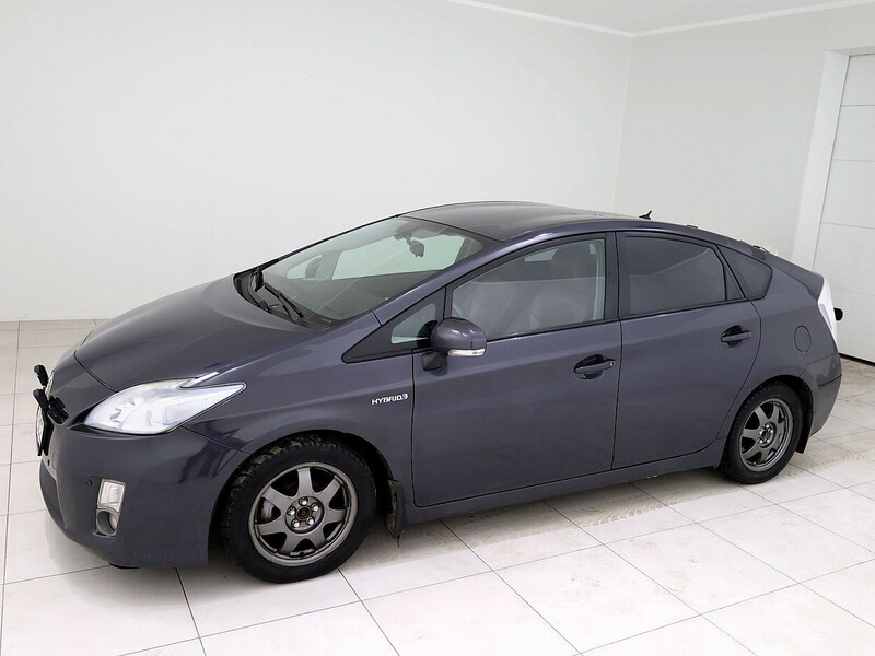 Фотография 2 - Toyota Prius 2010 г Хэтчбек