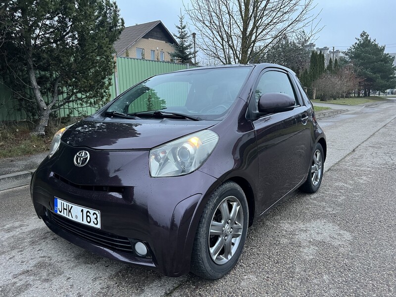 Фотография 2 - Toyota iQ 2009 г Хэтчбек