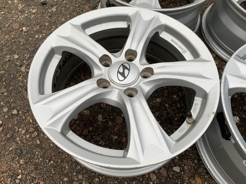 Photo 3 - Hyundai Siunciam, 6.5J ET45 light alloy R16 rims