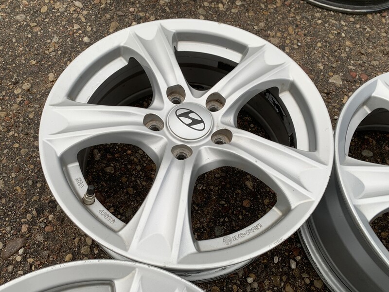 Photo 5 - Hyundai Siunciam, 6.5J ET45 light alloy R16 rims