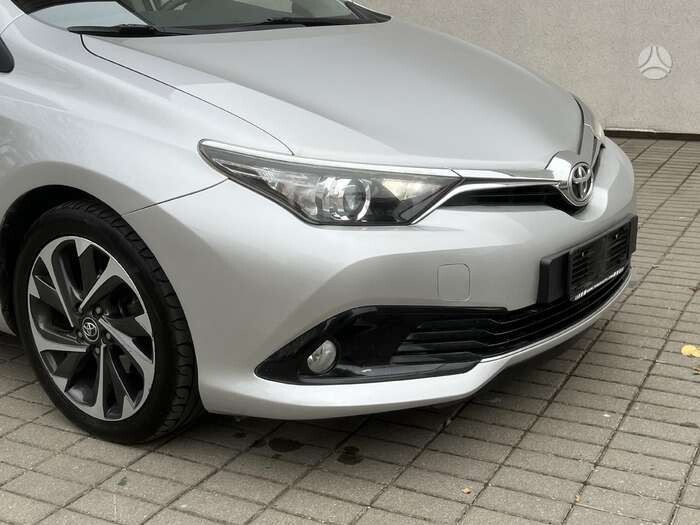 Photo 10 - Toyota Auris 2016 y Hatchback