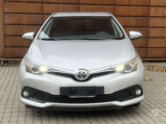 Photo 11 - Toyota Auris 2016 y Hatchback