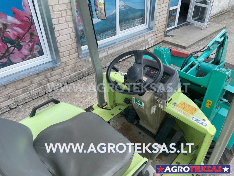 Photo 10 - Yanmar v2-3b 2000 y Loader