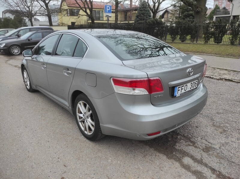 Фотография 8 - Toyota Avensis 2011 г Седан