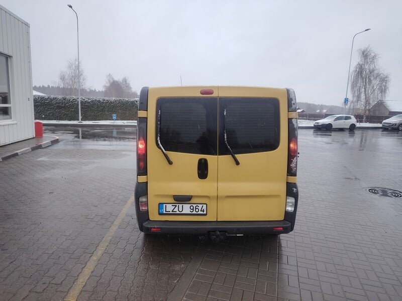 Photo 8 - Renault Trafic II 2006 y