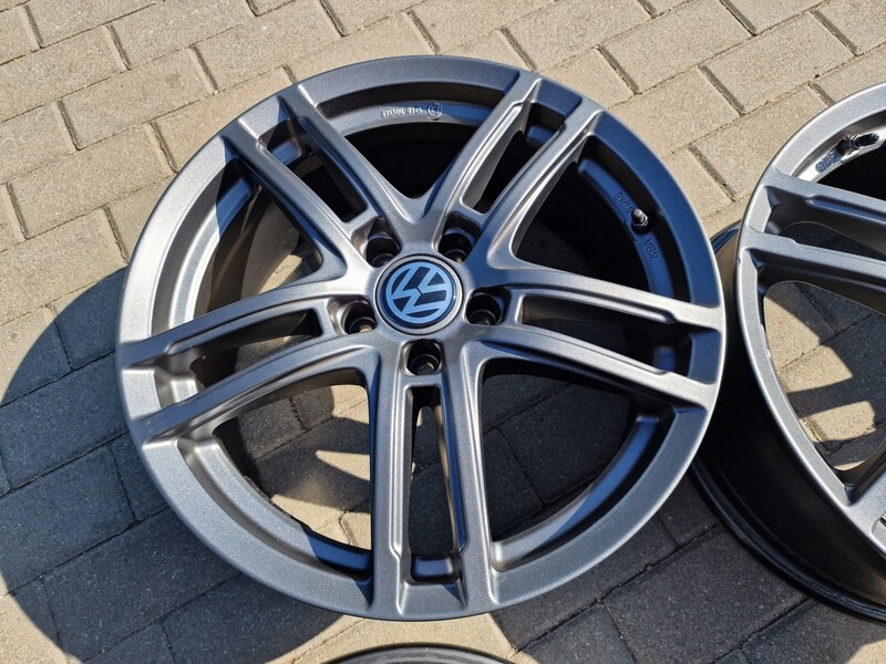 Photo 5 - Volkswagen Golf, Jetta, Touran Golf light alloy R18 rims