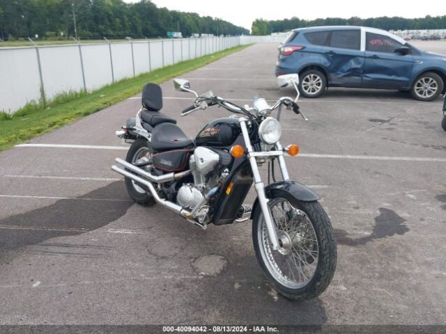 Photo 1 - Honda VT 2001 y Chopper / Cruiser / Custom motorcycle