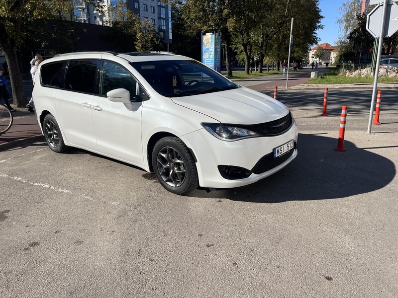 Photo 2 - Chrysler Pacifica 2020 y Wagon