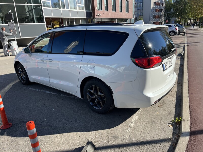 Photo 3 - Chrysler Pacifica 2020 y Wagon