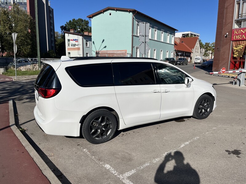 Photo 6 - Chrysler Pacifica 2020 y Wagon