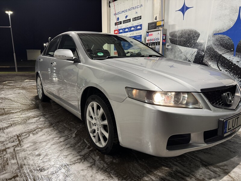 Photo 3 - Honda Accord 2004 y Sedan