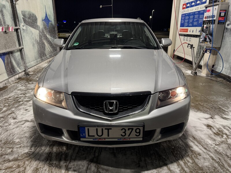 Photo 4 - Honda Accord 2004 y Sedan