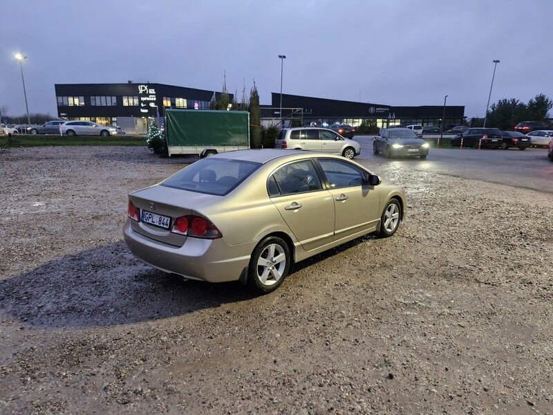 Photo 3 - Honda Civic 2008 y Hatchback